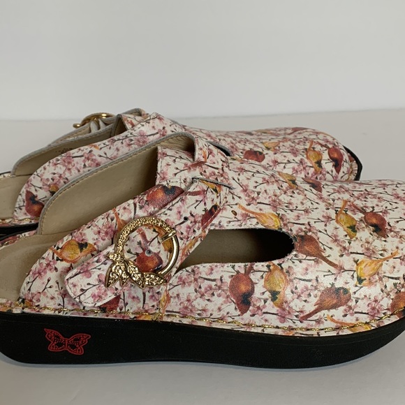 Alegria Cardinal Bird Print  Slip On Clogs Size 37 - Picture 7 of 11